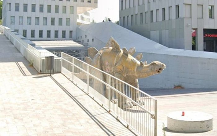 Phát hiện sốc bên trong tượng khủng long khổng lồ bốc mùi hôi thối