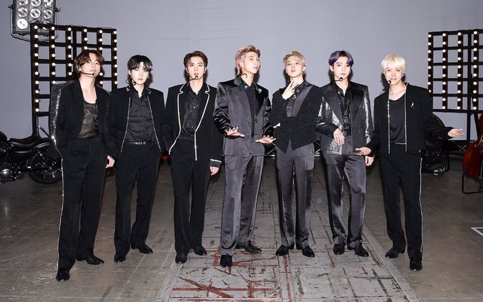 Knet nổi cả da gà sau màn trình diễn 'Butter' của BTS tại BBMAs 2021