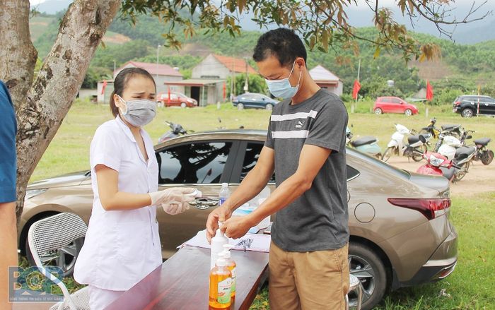 Bắc Giang yêu cầu người dân 6 huyện, thành phố không ra khỏi nhà, được đi thu hoạch nông sản gia đình