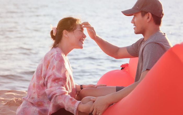 Vợ doanh nhân đăng ảnh tình cảm, Quý Bình đáp lời ngọt ngào khiến dân tình xuýt xoa