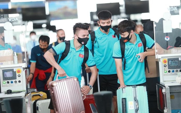 Clip: Tuyển Việt Nam lên đường sang UAE