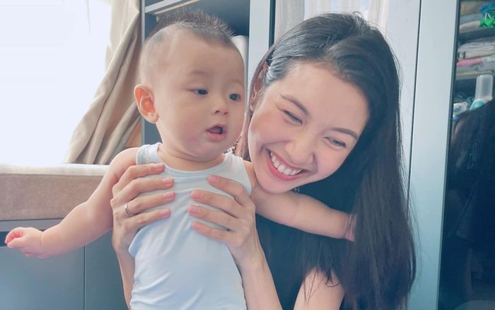 Á hậu Thúy Vân tự nhận bị 'nghiện con' đến mức không biết làm sao