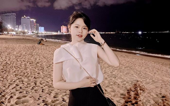 Hết hôn tóc rồi lại quay clip, Huỳnh Anh vẫn khẳng định 'chỉ là bạn' hot TikToker