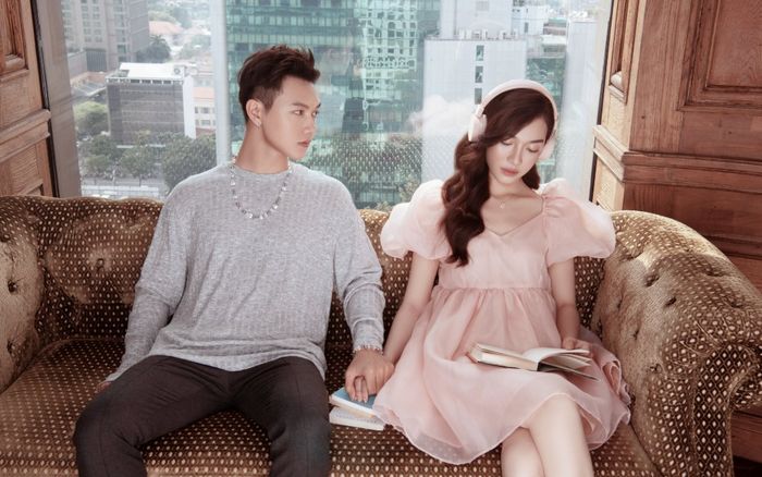 Jsol và Hoàng Duyên dự báo thời tiết cực chuẩn với 'Sài Gòn hôm nay mưa'