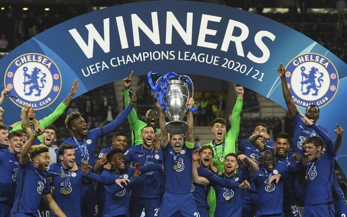 VIDEO: Khoảnh khắc Chelsea nâng cao Cúp bạc Champions League