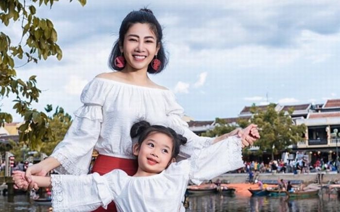 Con gái Mai Phương xinh xắn giống hệt mẹ lại còn có thành tích học tập đáng tự hào