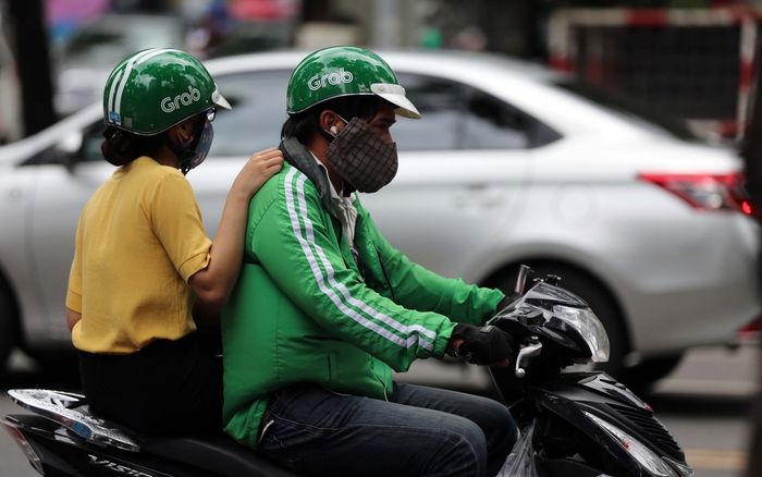 Anh tài xế xe công nghệ không lấy tiền bác sĩ, lí do đằng sau khiến nhiều người rơi nước mắt