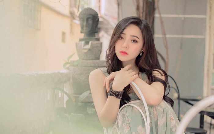 Từng 'mắng' Quỳnh Kool xối xả giật chồng 2 năm trước nay bỗng thành fan 'lật mặt' khen 'xinh'