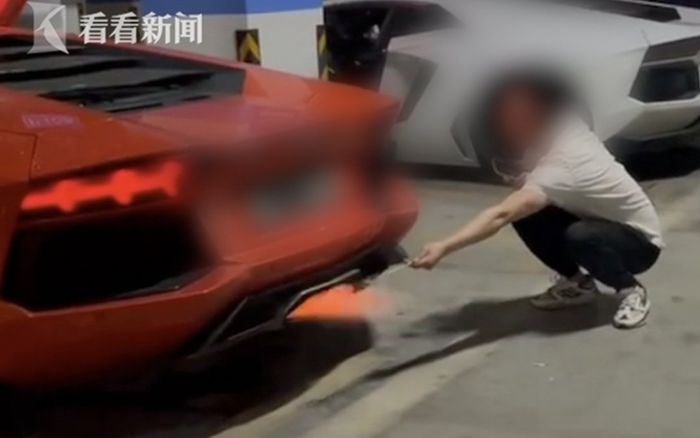 Dùng Lamborghini để nướng thịt dù số tiền để sửa xe gây 'choáng', nhóm thanh niên vẫn vô cùng hả hê