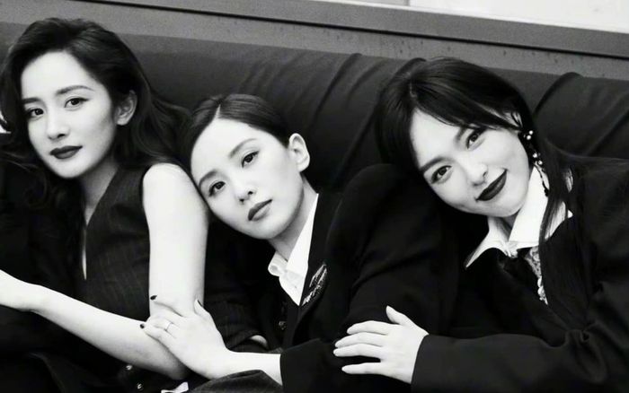 Hot nhất đêm qua: Bộ ba bạn thân năm nào - Dương Mịch, Đường Yên và Lưu Thi Thi hội ngộ cùng nhau