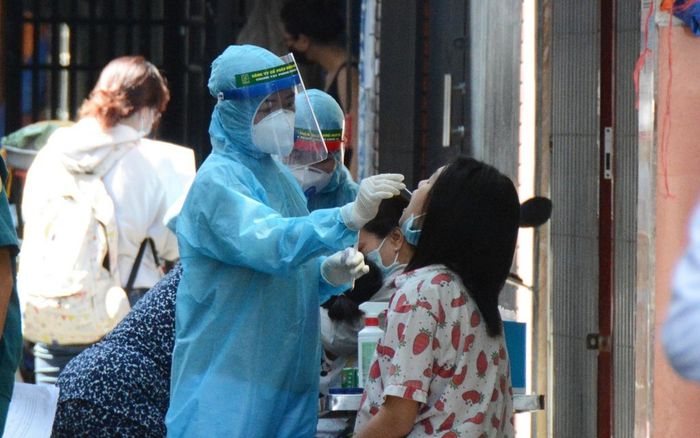 TP HCM phát hiện thêm 18 ca nghi nhiễm COVID-19, trong đó 1 trường hợp là nhân viên y tế tại bệnh viện
