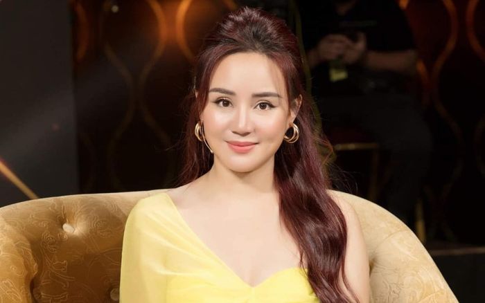 Vy Oanh liên tục bị report facebook: Biên lai chuyển tiền đã bị người ta photoshop