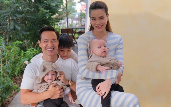 Hà Hồ chia sẻ khoảnh khắc Kim Lý chơi với hai con, Subeo quấn quýt mẹ khiến ai nhìn cũng ghen tỵ