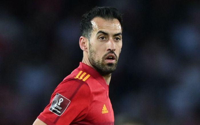 Busquets nhiễm Covid-19, tuyển Tây Ban Nha náo loạn