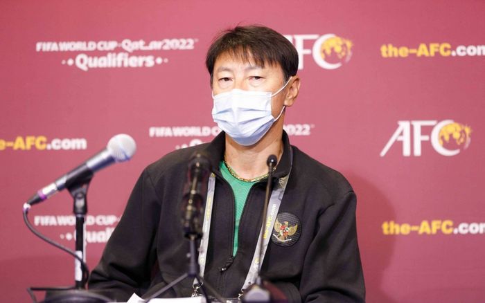 HLV Shin Tae Yong khen tuyển Việt Nam và thầy Park hết lời