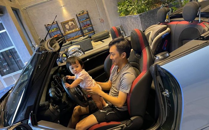 Cưng chiều con gái như nhà Cường Đô la: Thiết kế thêm vô lăng cho con gái ngay trên xế xịn