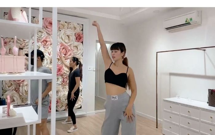 Siêu mẫu Hà Anh nóng bỏng trong những bước nhảy điêu luyện