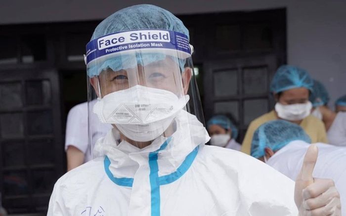 Tham gia chống dịch tại Bắc Giang, thầy giáo không quên giới thiệu đang 'F.A' khiến hội chị em thích thú