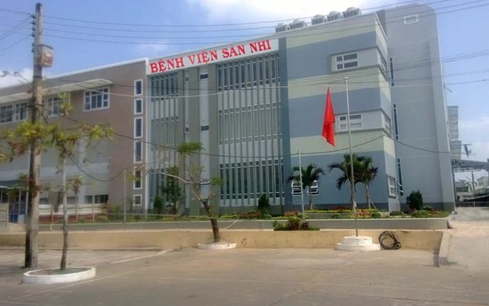 Bé gái 15 tuổi chuyển dạ sinh con sau khi từ TP.HCM về Cà Mau và đang cách ly tại nhà