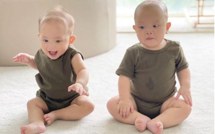 Leon vui mừng cười tít mắt khi mẹ Hà Hồ tặng 'món quà' này