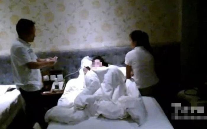 Dẫn gái vào khách sạn sau tai nạn giao thông, chồng bị vợ bắt tại trận nhưng sau biết sự thật 'ngã ngửa'