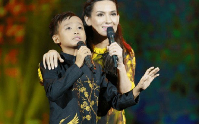 Dân mạng đào lại cảnh Phi Nhung bị con gái nuôi 'bóc phốt' bắt Hồ Văn Cường đi hát nhưng không trả tiền