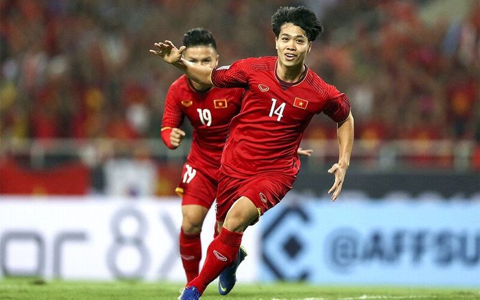 Ngọc Trinh, Phương Chi 'tiên tri' gì về trận Việt Nam - Malaysia?