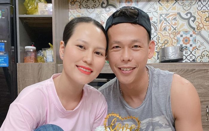 Chân dung người vợ xinh đẹp của thủ môn Bùi Tấn Trường