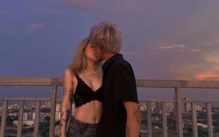 Đăng ảnh ôm hôn nhưng 'người yêu tin đồn' của Du Uyên vẫn khẳng định 'đang độc thân'?