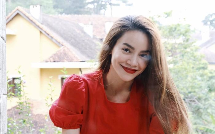 Hồ Ngọc Hà đúng chuẩn bà mẹ đảm đang, nấu toàn món ngon phục vụ cả gia đình