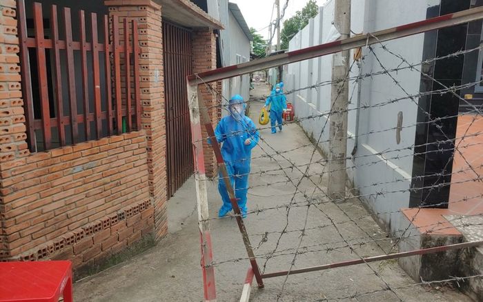 TP. Thủ Đức: Phát hiện 2 ca dương tính Covid- 19 ở cùng dãy trọ, chưa rõ nguồn lây