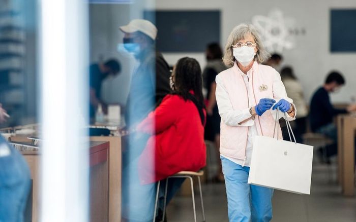 Apple bất ngờ nới lỏng yêu cầu đeo khẩu trang bên trong Apple Store