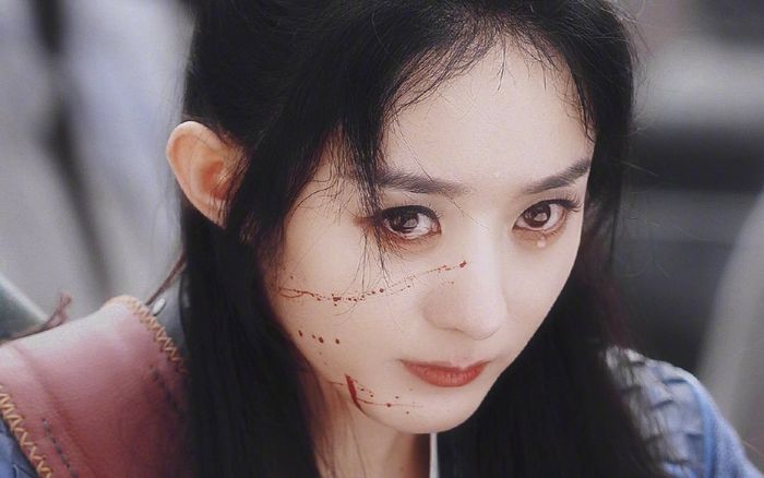 Triệu Lệ Dĩnh chỉ là 'hàng dự phòng' của 'Hữu phỉ', nữ chính ban đầu bỏ vai vì không thích Vương Nhất Bác