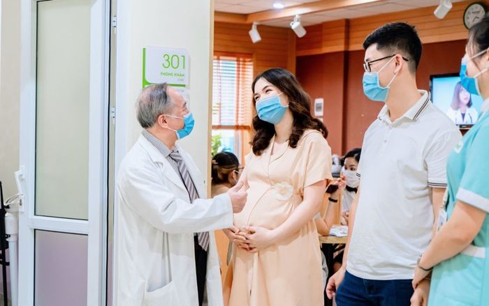 Chị gái Hòa Minzy 'mách nhỏ' mẹ bầu 5 tiêu chí chọn bệnh viện đi đẻ mùa dịch