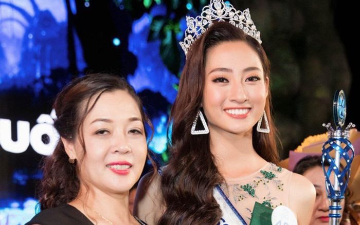 Là hoa hậu nhưng Lương Thùy Linh vẫn bị mẹ nhắc nhở nghiêm khắc việc học tập