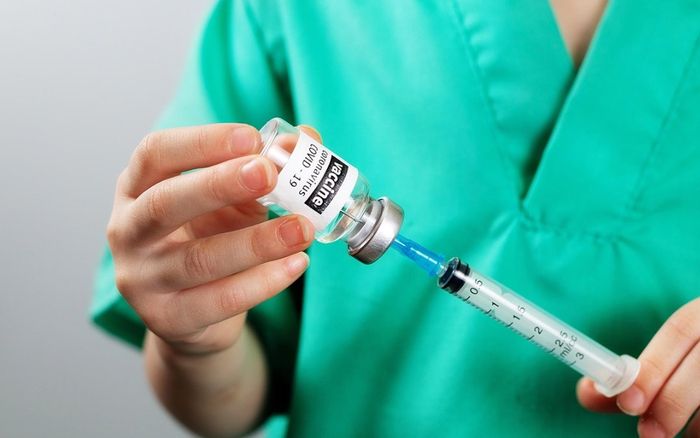 Đối phó biến thể Delta đang lan rộng: Vaccine phát huy tác dụng như thế nào?