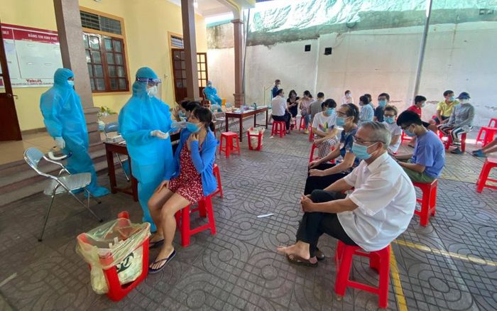 Một trường hợp dương tính với SARS-CoV-2 có hơn 6.000 trường hợp F1