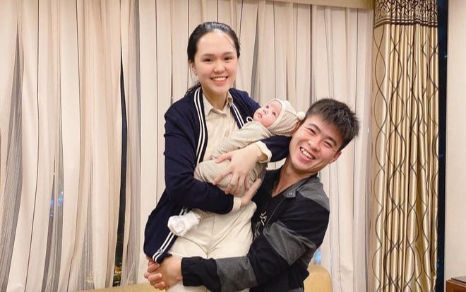 Con trai Duy Mạnh đáng yêu hết cỡ: 'Đòi đập TV để ... bố nhảy ra'