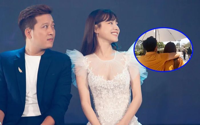 Trường Giang ghi điểm khi vừa che ô cho bà xã Nhã Phương, vừa phục vụ văn nghệ bằng hit của Chi Pu