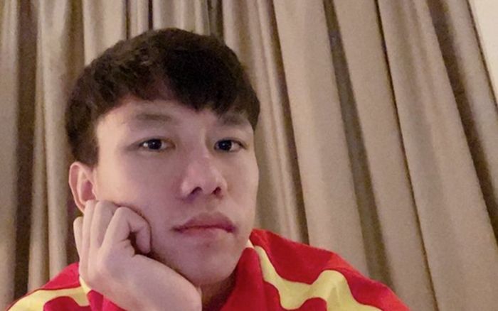 Chưa được về nhà, Quế Ngọc Hải có động thái khiến fan 'thương ơi là thương'