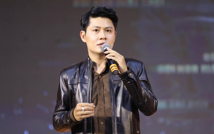 Nguyễn Văn Chung gay gắt khi bị spam ảnh chụp trong group chat nghệ sĩ: 'Thật sự quá tào lao'