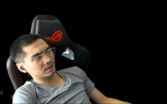 Streamer PewPew căng thẳng vì nợ nần, phải bán cả chiếc xe yêu thích để xoay sở
