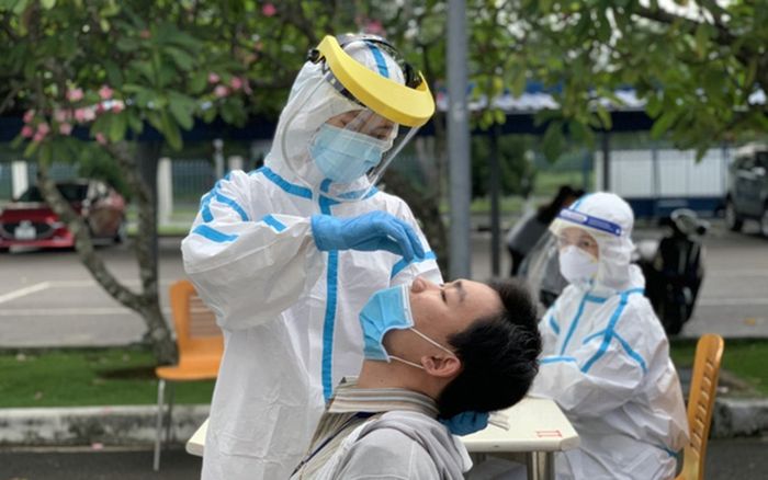 Dịch Covid- 19 diễn biến phức tạp, HCDC khuyến cáo: Hãy xem người đối diện như là F0