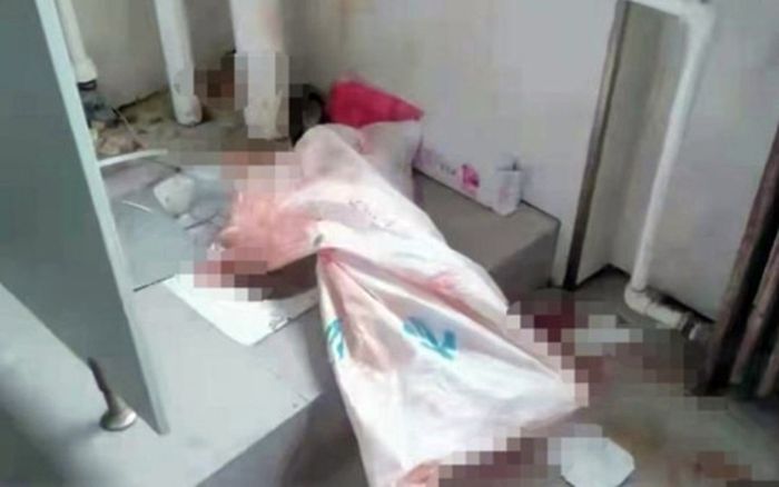 Sinh con trong ký túc xá, nữ sinh tự cắt dây rốn, không biết cha đứa bé là ai