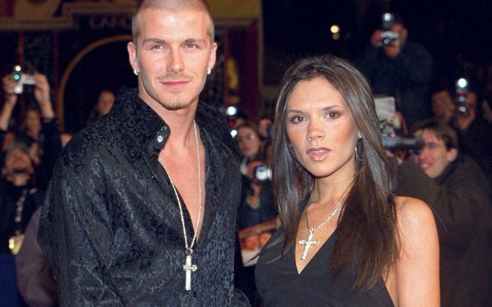 Giới trẻ chuộng gu thời trang 20 năm trước của Victoria Beckham