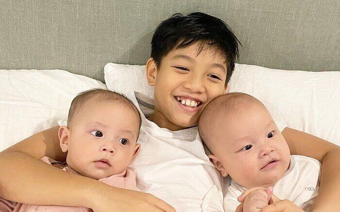 Hồ Ngọc Hà tiết lộ cách đối xử của con trai Subeo với hai em Lisa - Leon