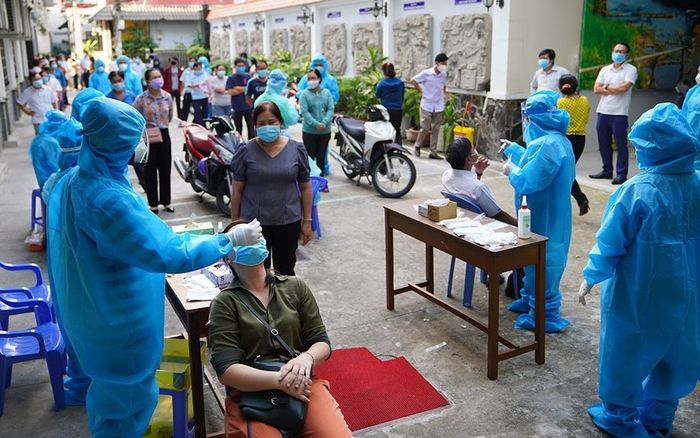 TP.HCM ghi nhận 1.561 ca mắc COVID-19 trong đợt bùng phát dịch thứ 4, cao thứ 2 cả nước