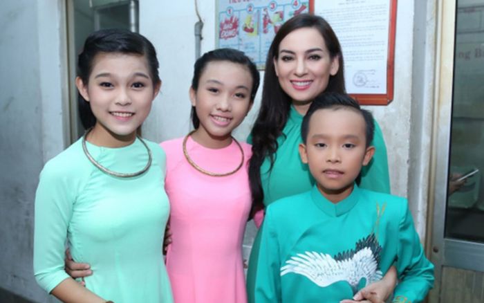 Quản lý hé lộ 2 con nuôi của Phi Nhung chịu nhiều thiệt thòi lúc Hồ Văn Cường mới chuyển về sống chung