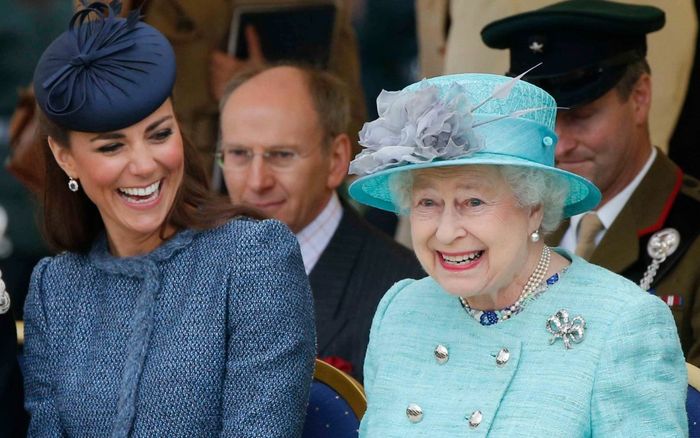9 điều cho thấy thành viên hoàng gia Anh cũng sống như người bình thường