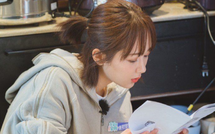 Cằm của Dương Tử có điểm lạ nhìn 'đáng sợ', như di chứng từ phẫu thuật?